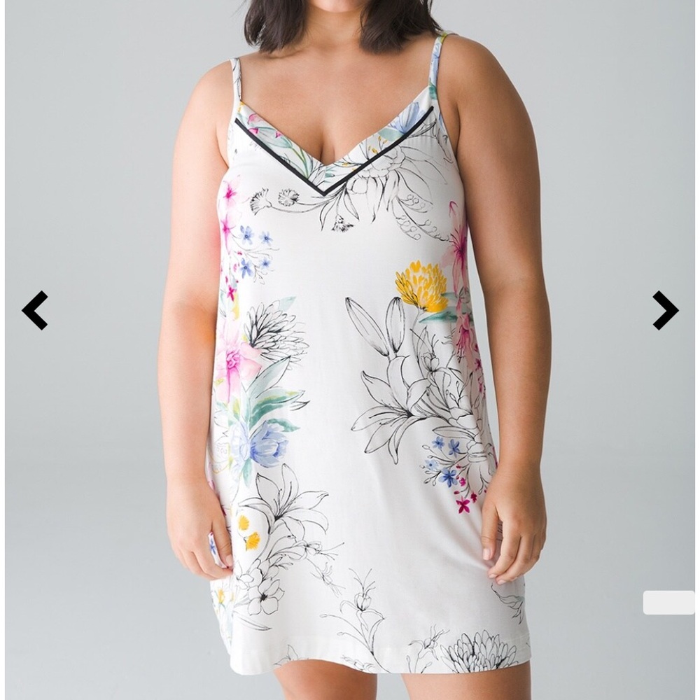 Soma Floral Print Women's Robe and V Neck Nightgown Set.‎ XS Gown, S/M Robe. - Picture 3 of 16